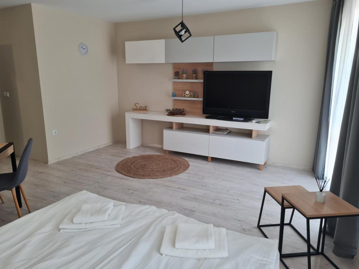 Ilarion 5 At Center Apartment