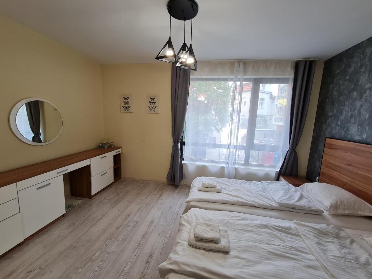 Ilarion 5 At Center Apartment